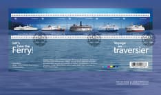 Le pli Premier Jour officiel comportant les cinq timbres sur les traversiers et le texte « Voyage en traversier » sur un arrière-plan d’eau