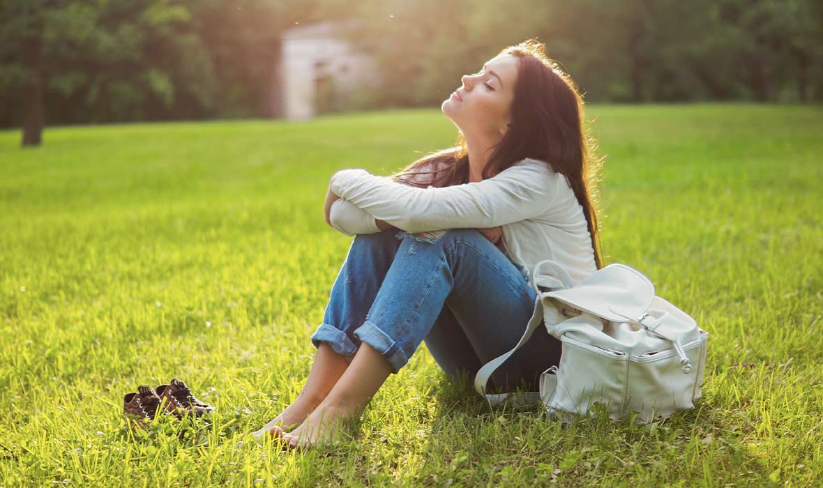 Does the sun help acne?