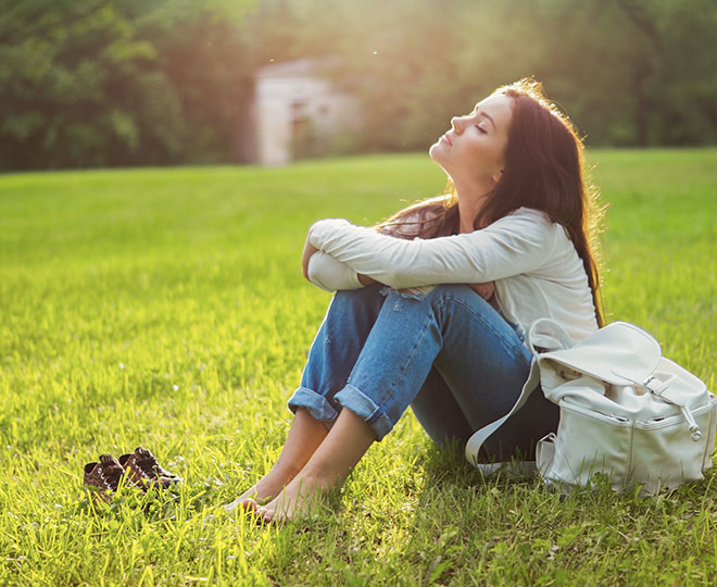 Does the sun help acne?